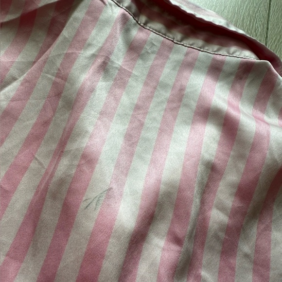 Victoria’s Secret Pink Satin Striped Pajama Top Women’s Size Medium - Picture 12 of 14